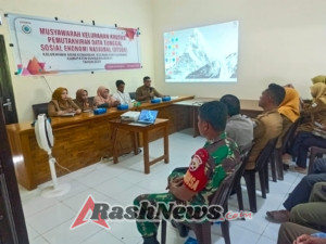 Kehadiran Babinsa Ciptakan Suasana Aman dalam Musyawarah Desa DTSEN Arab Kenangan