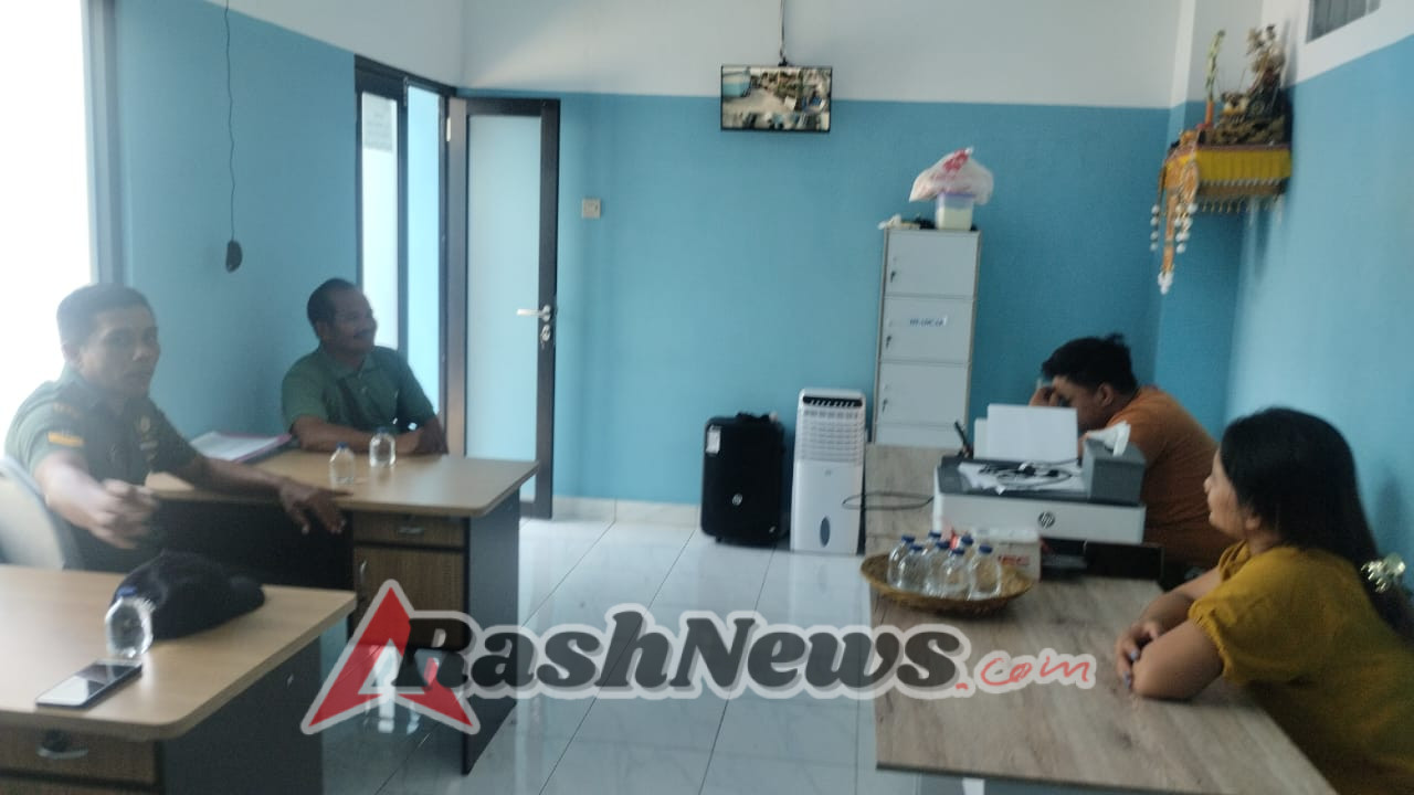 Tingkatkan Pembinaan Teritorial, Babinsa dan Kelian Adat Sambangan Bangun Komunikasi Harmonis