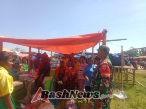 Dekat dengan Rakyat, Babinsa Ende Dengarkan Aspirasi Warga Pasar Detukeli