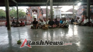 Sosialisasi Penjaringan Bakal Calon Bendesa Adat, Babinsa Pesinggahan Sebut Upaya Hasilkan Pemimpin Desa Adat Yang Dipercaya