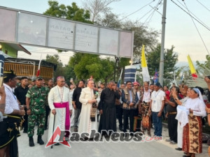 Kasdim 1601/Sumba Timur Bersama Forkopimda Sambut Duta Vatikan untuk Indonesia di Bandara Mau Hau