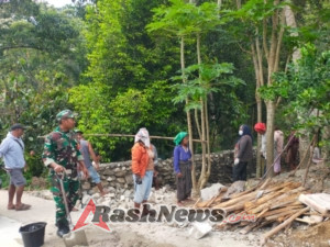 Tingkatkan Kamtibmas, Babinsa Kodim 1602/Ende Lakukan Pamwil dan Komsos di Desa RateMangga