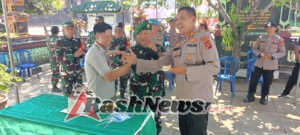 Kunjungi Makoramil, Ini Kado Spesial Dari Pemcam Dan Polsek Dawan Untuk TNI