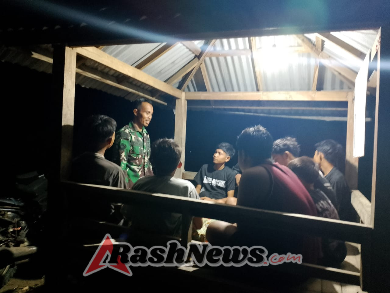 Keamanan Lingkungan Terjaga, Babinsa Dorokobo Aktif Lakukan Ronda Malam