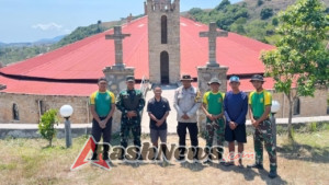 Satgas Pamtas Yonarmed 12 Kostrad Pos Nananoe Gotong Royong Bersihkan Gereja Hati Kudus Yesus Laktutus