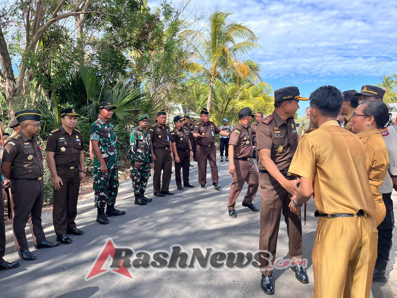 Danramil 02/Camplong: Babinsa Siap Mendukung Program Jaksa Bina Desa