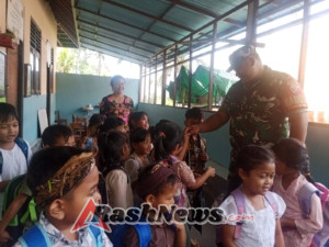 Tumbuhkan Semangat Belajar, Babinsa Sumita Didik Anak-Anak TK dengan Nilai Kebersihan dan Kedisiplinan