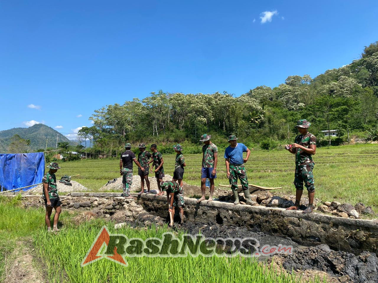TMMD ke-126 Kodim 1625/Ngada Terus Pacu Pengerjaan Saluran Irigasi di Benteng Tawa untuk Dukung Pertanian Warga