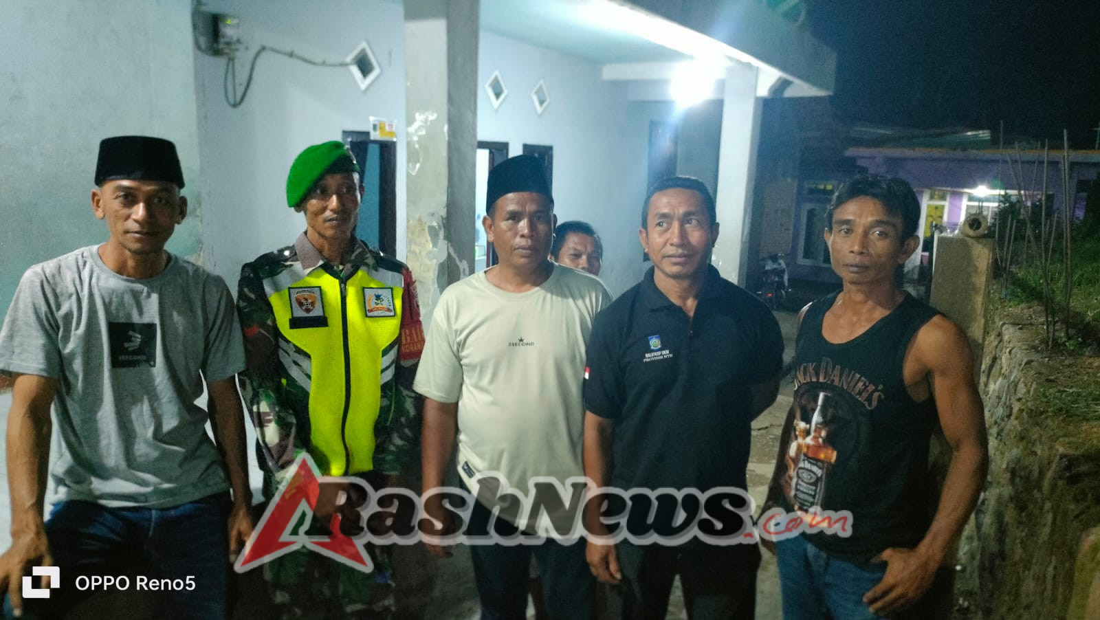 Babinsa Dompu Gelar Patroli Malam, Wujudkan Keamanan dan Kebersamaan di Wilayah Binaan