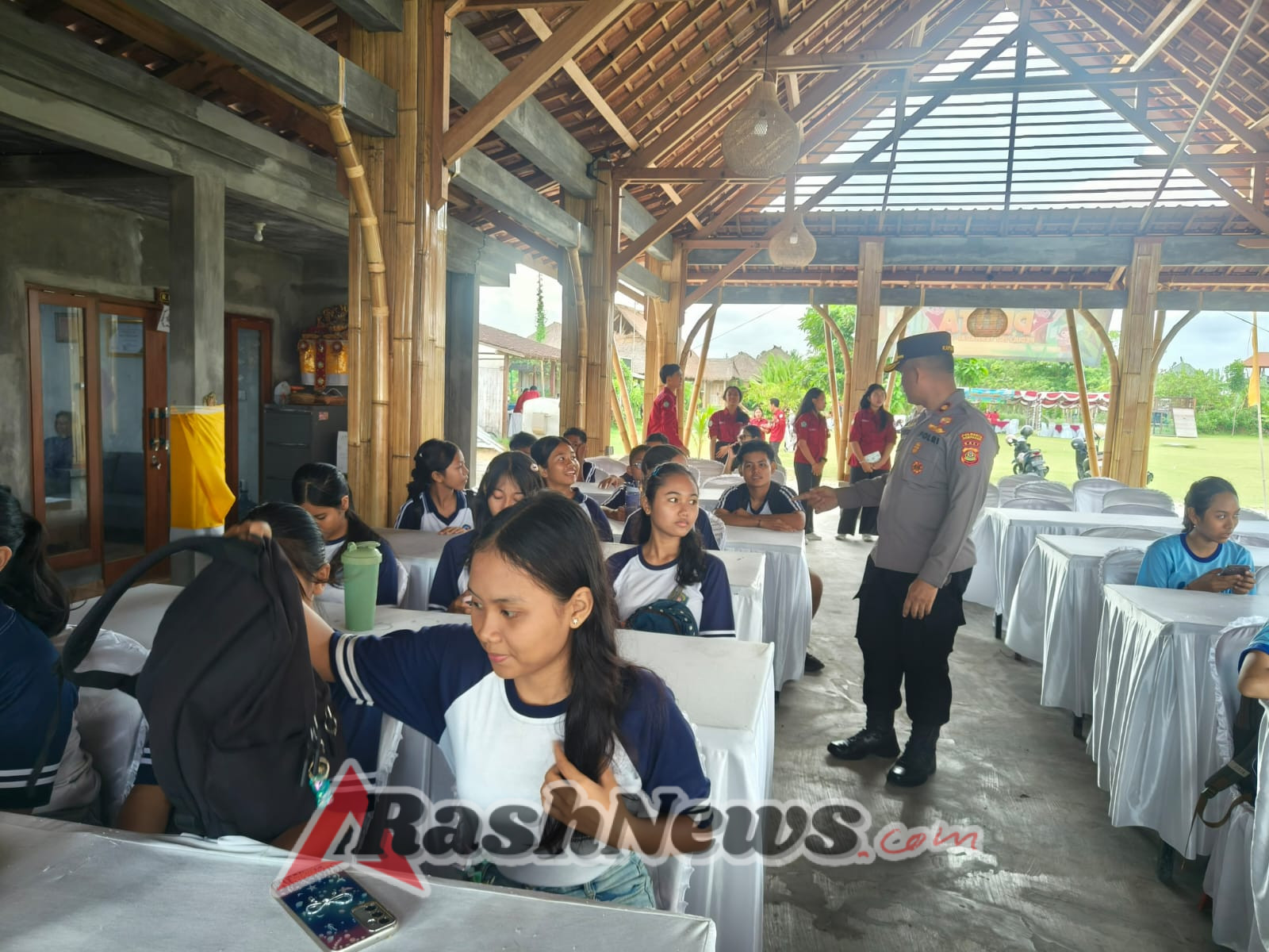 Kapolsek Dentim Jadi Narasumber dalam Kegiatan “Takso Bincang Isu Anak dan Remaja” di Tebe Majelangu
