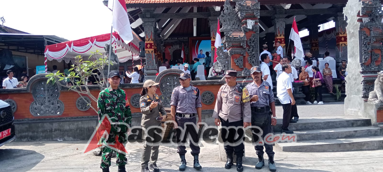 Babinsa Negari Sampaikan Kunjungan TP PKK Provinsi Bali Diwarnai  Rikkes Gratis, Penyaluran Sembako Dan Vaksinasi Rabies