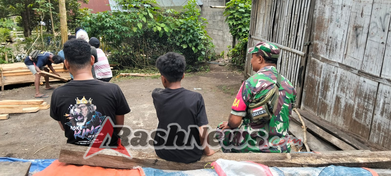 Babinsa Ende Pantau Situasi Wilayah dan Sosialisasikan Reboisasi Hutan kepada Masyarakat