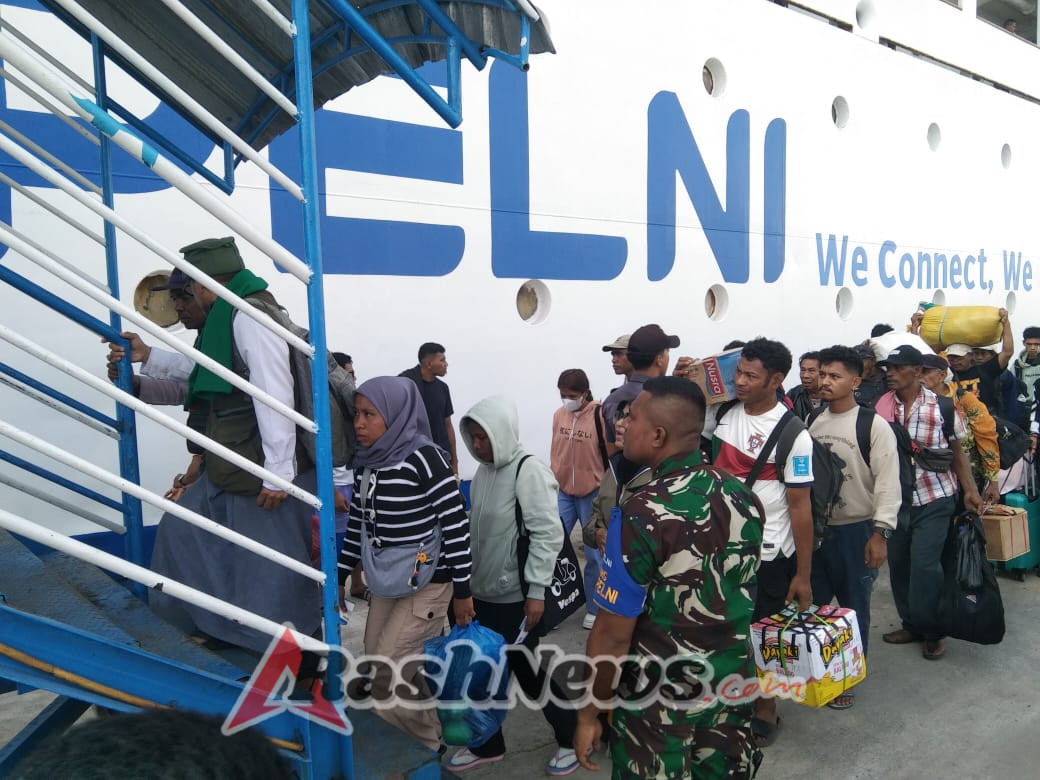Babinsa Koramil 1624-01/Larantuka Bersama Aparat Terkait Amankan Aktivitas di Pelabuhan PELNI Larantuka