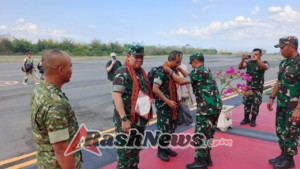 Tinjau Pelaksanaan TMMD, Brigjen TNI Franki Watu Seke Disambut Komandan Kodim 1625/Ngada Letkol Inf. Imam Subekti di Makodim