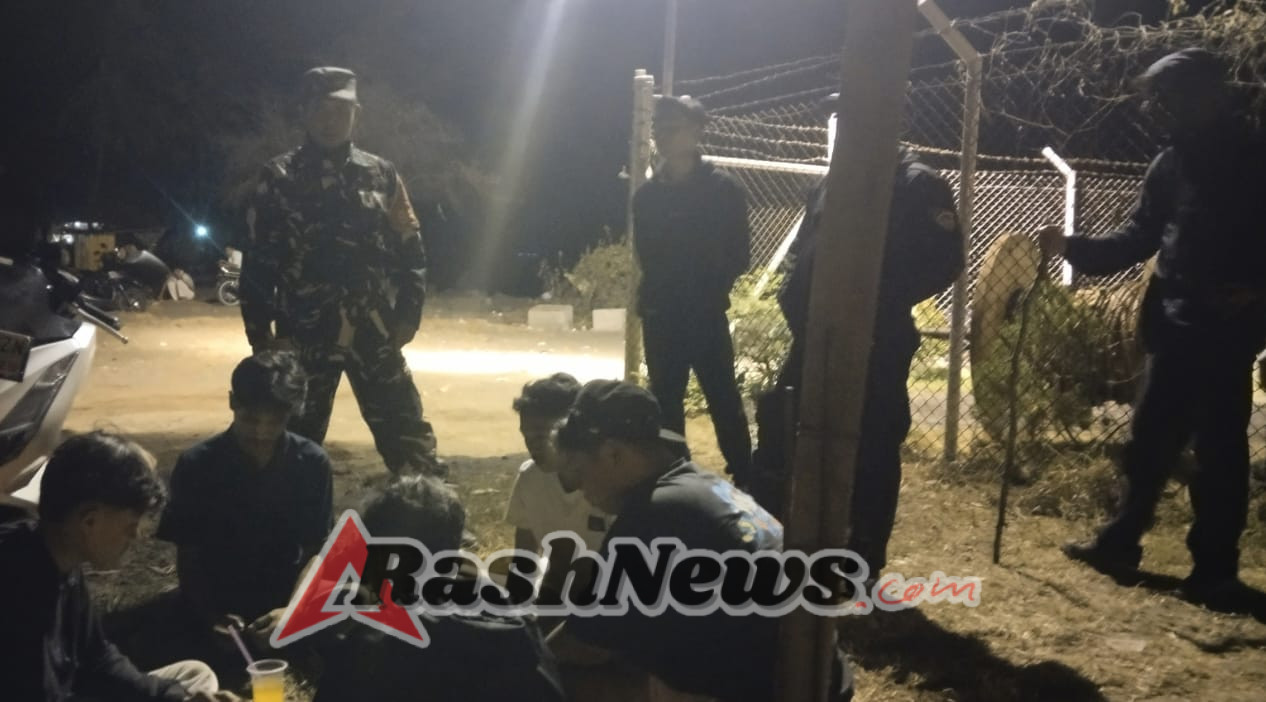 ‎Babinsa Desa Labuhan Lombok Gelar Patroli Malam, Ajak Warga Jaga Kamtibmas dan Kebersihan Lingkungan