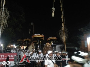 Upacara Ngemudalin di Ubud Berlangsung Tertib, Babinsa Hadir di Garis Depan