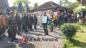 Kodim 1617/Jembrana Gelar Upacara Perabuan Militer Anggota Kopassus