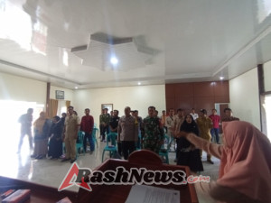 Perkuat Pendataan Sosial Ekonomi, Babinsa Kokarlian Dampingi Musyawarah Penetapan Data Tunggal 2025