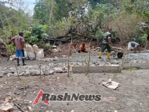 Babinsa Sertu Donatus Kiri Ajak Warga Desa Mausambi Jaga Keamanan dan Semangat Gotong Royong