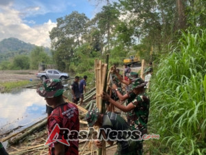 Wujudkan Ketahanan Air, TMMD ke-126 Kodim Ngada Lakukan pemotongan Bambu rehap Bendungan Panondiwal