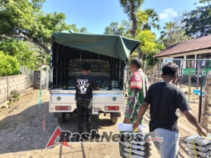 Babinsa Koramil 1627-02 Pantai Baru Dampingi Pembagian Makanan Sehat Bergizi untuk 3.093 Siswa