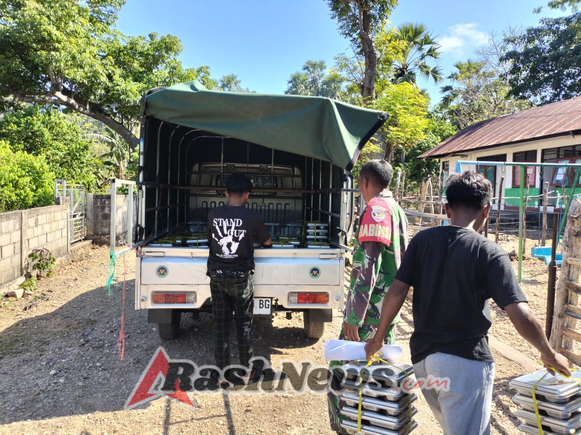 Babinsa Koramil 1627-02 Pantai Baru Dampingi Pembagian Makanan Sehat Bergizi untuk 3.093 Siswa