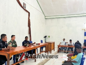 Kegiatan Penyaluran BLT-DD di Desa Tanah Werang Didampingi Babinsa Koramil 1624-05/Solor