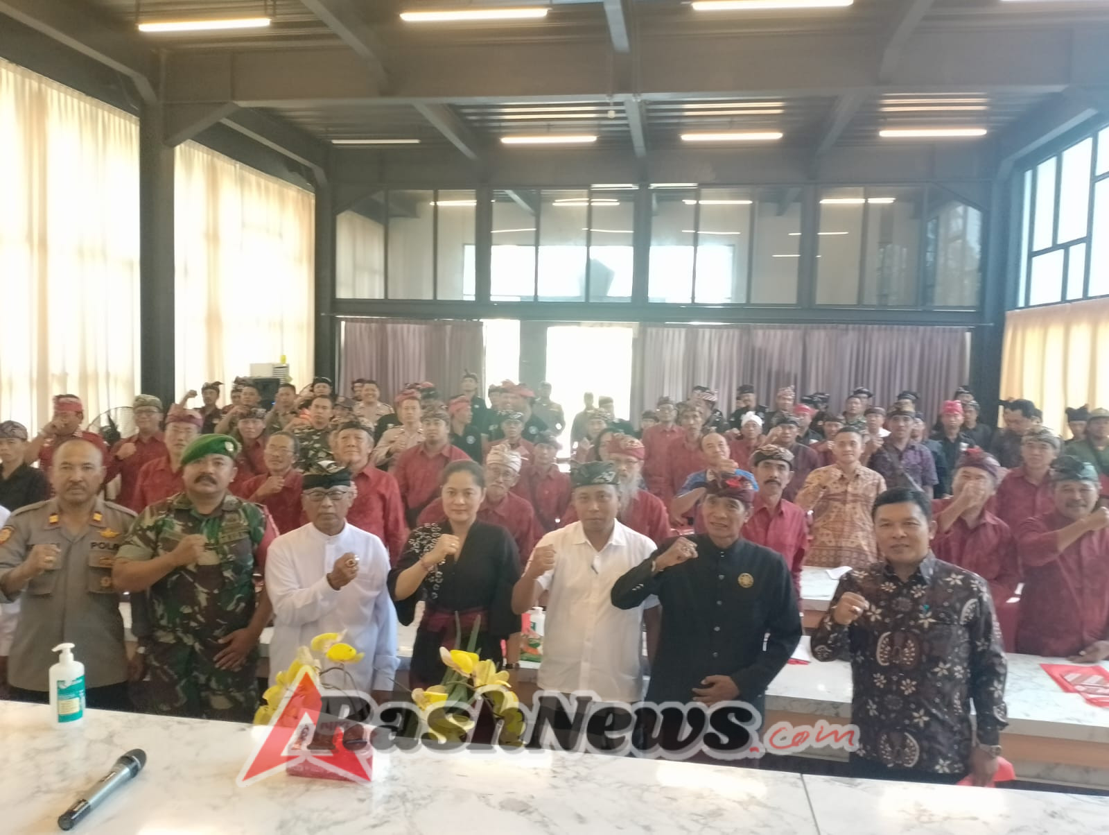 Babinsa 1623-07/Bebandem turut hadir dalam pembukaan Pembukaan Peningkatan Kapasitas Forum sipandu beradat