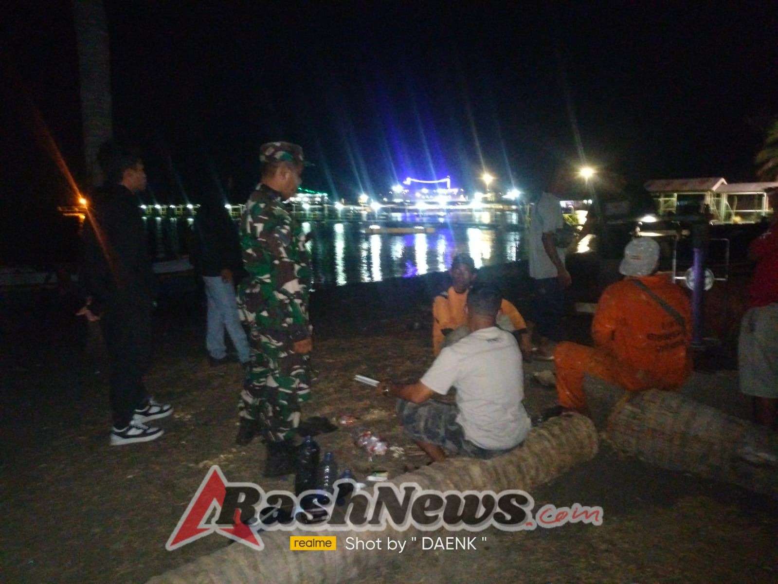 ‎Patroli Malam Babinsa Labuhan Lombok Ciptakan Suasana Aman dan Nyaman di Tengah Warga