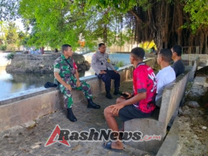 Kolaborasi Babinsa dan Bhabinkamtibmas Airnona Ciptakan Wilayah Aman