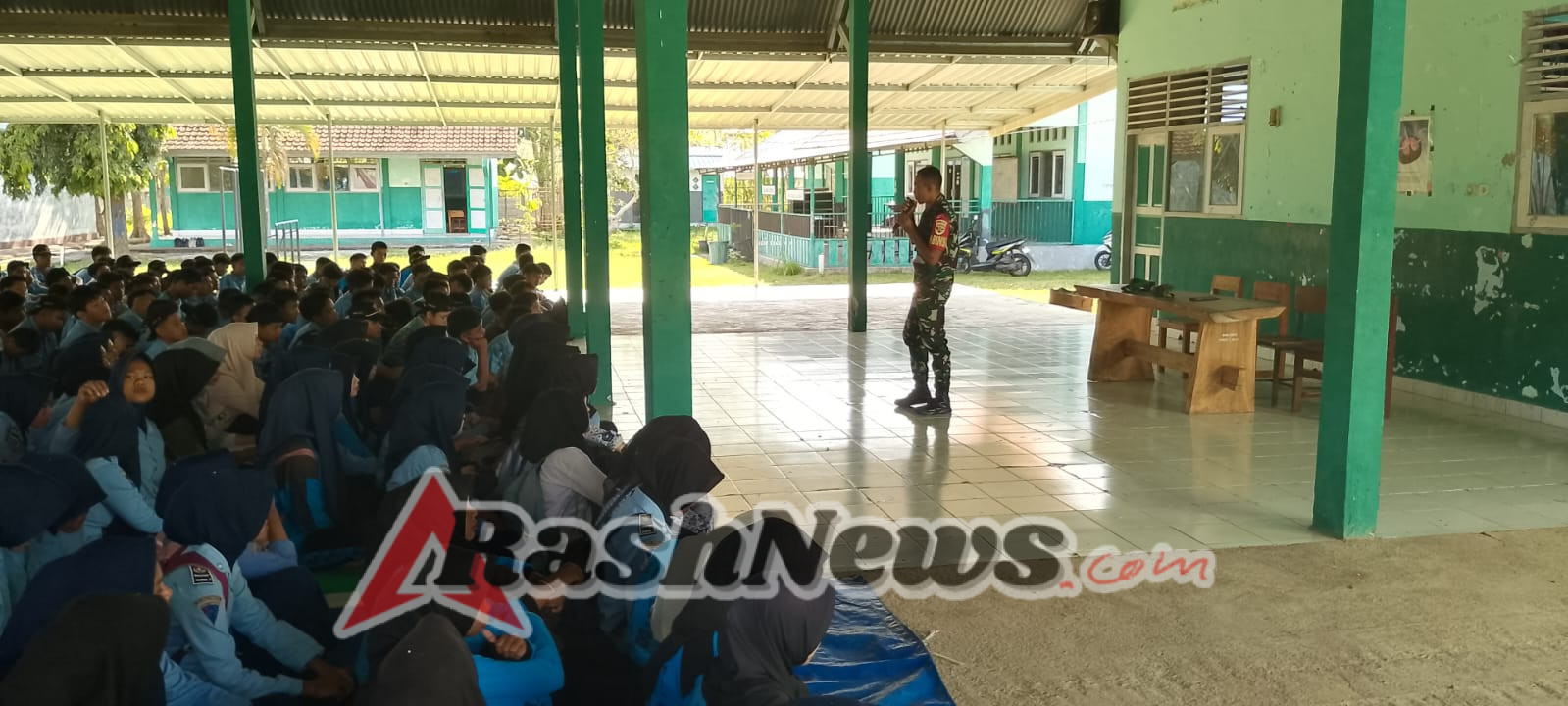 Babinsa Koramil 1607-04/Alas Berikan Materi PBB Kepada Siswa-Siswi SMKN 1 Alas
