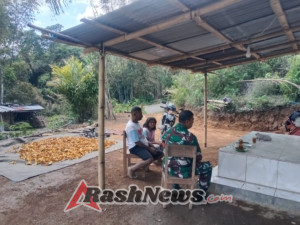 Babinsa Kodim 1602/Ende Dukung Stabilitas Kamtibmas Melalui Monitoring dan Komsos di Wilayah Binaan