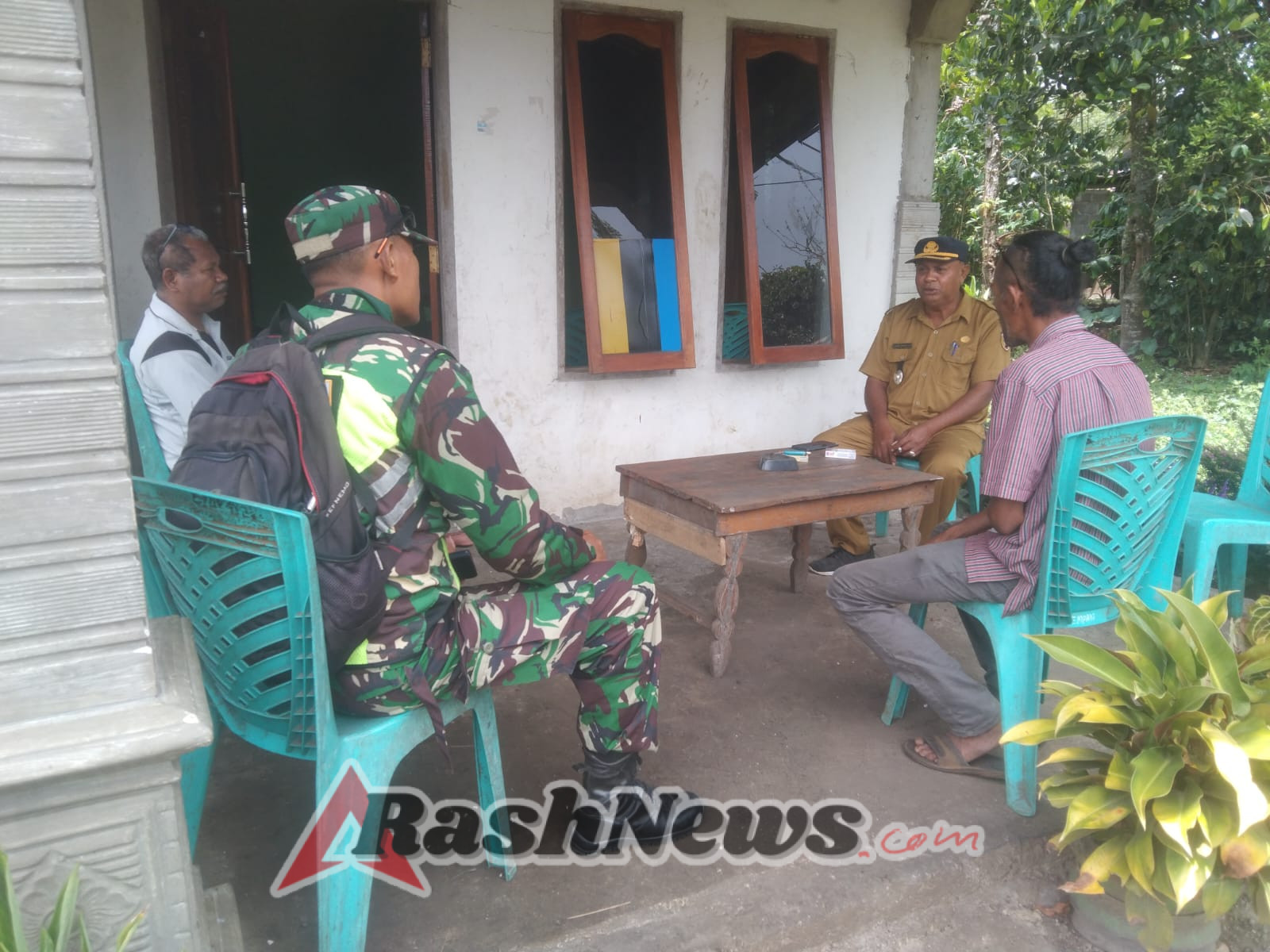 Wujudkan Wilayah Aman dan Sehat, Babinsa Laksanakan Komsos Bersama Warga Nduaria