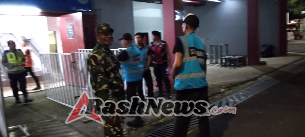 Sinergi Babinsa, Polisi, dan Petugas Keamanan Ciptakan Suasana Aman di Stadion Kapten I Wayan Dipta