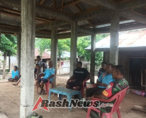 Dekatkan Diri dengan Warga, Babinsa Kotabaru Sampaikan Imbauan Kamtibmas di Tengah Cuaca Ekstrem