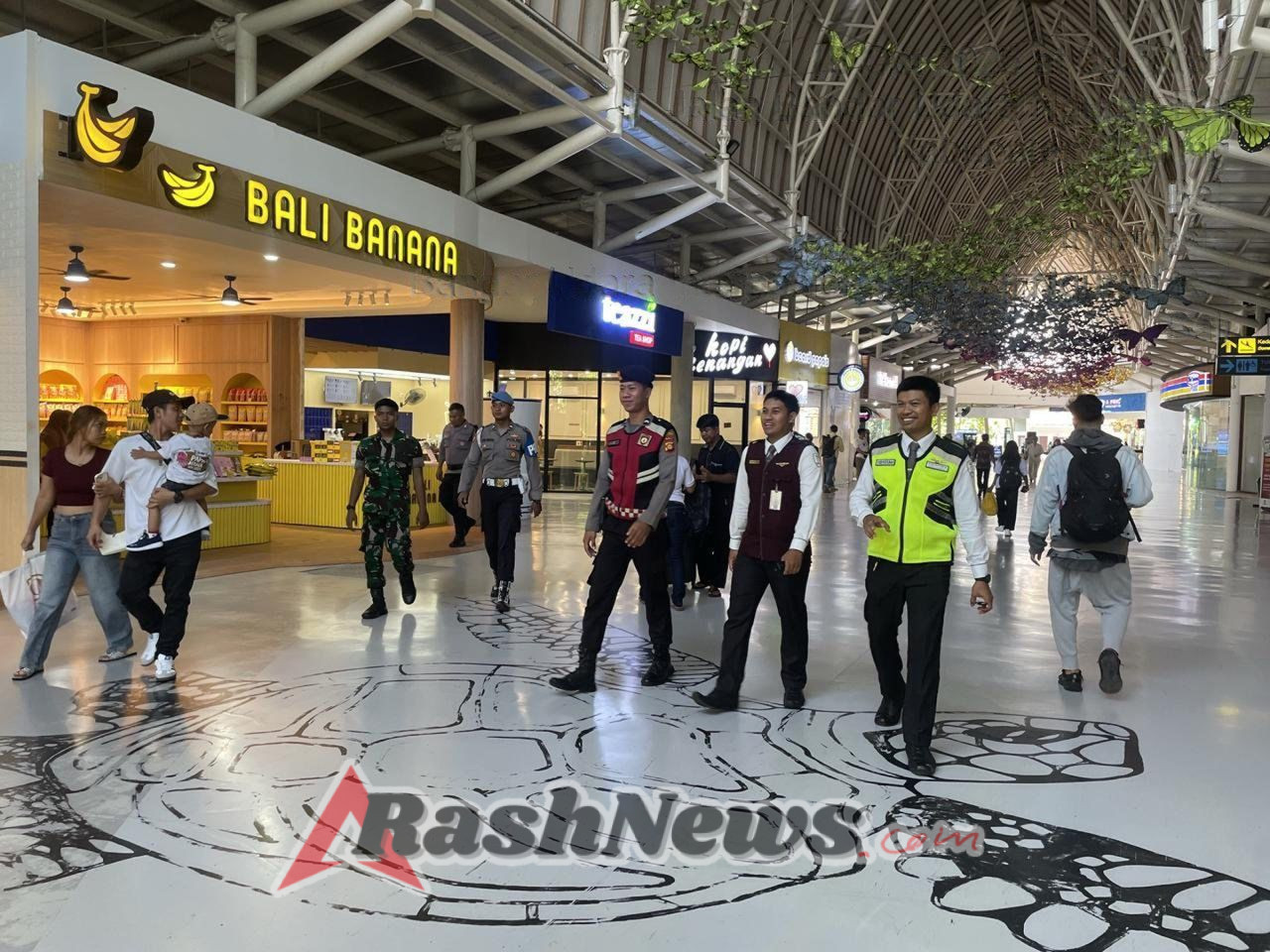 Polres Bandara Ngurah Rai Bersama TNI AU dan Avsec Gelar Patroli Skala Besar di Kawasan Bandara