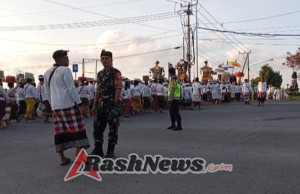 Kawal Melasti, Babinsa Satra Tegaskan  Dengan Kekompakan Segala Kegiatan Semakin Mudah