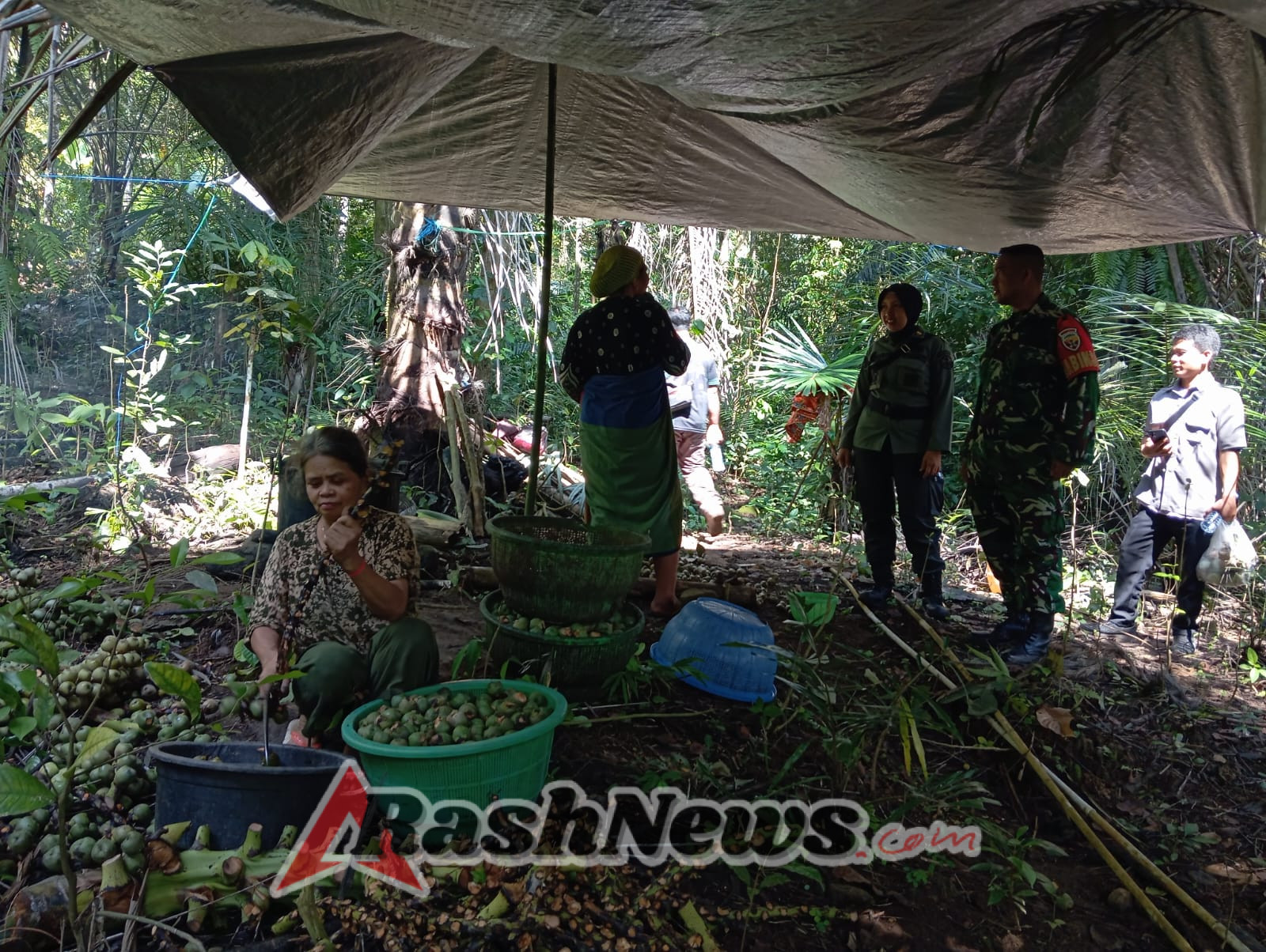 Antisipasi Bencana, Babinsa Pusuk Lestari Gelar Patroli Hutan