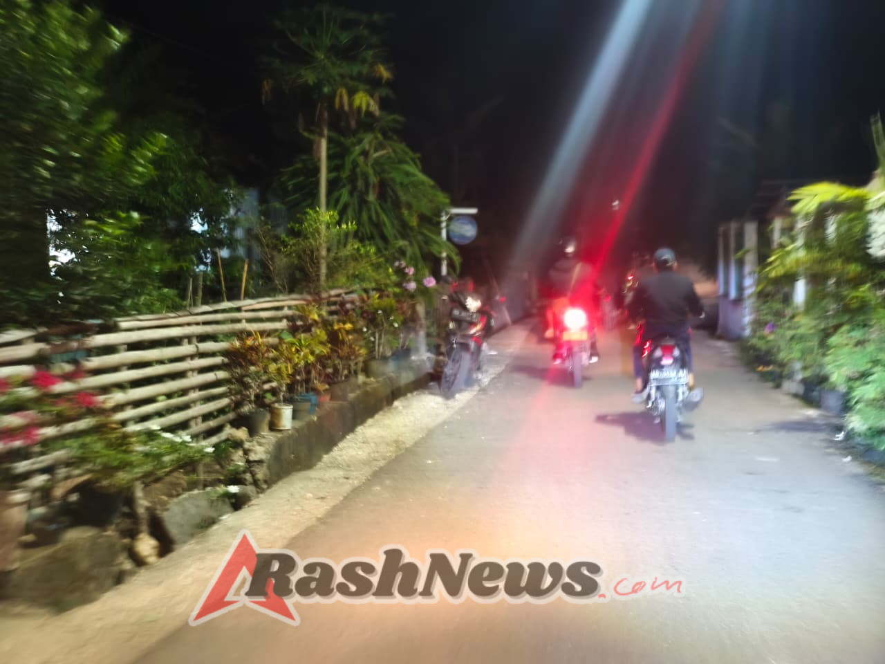 Kodim 1613/Sumba Barat dan Warga Kampung Sawah Gelar Patroli Malam Bersama