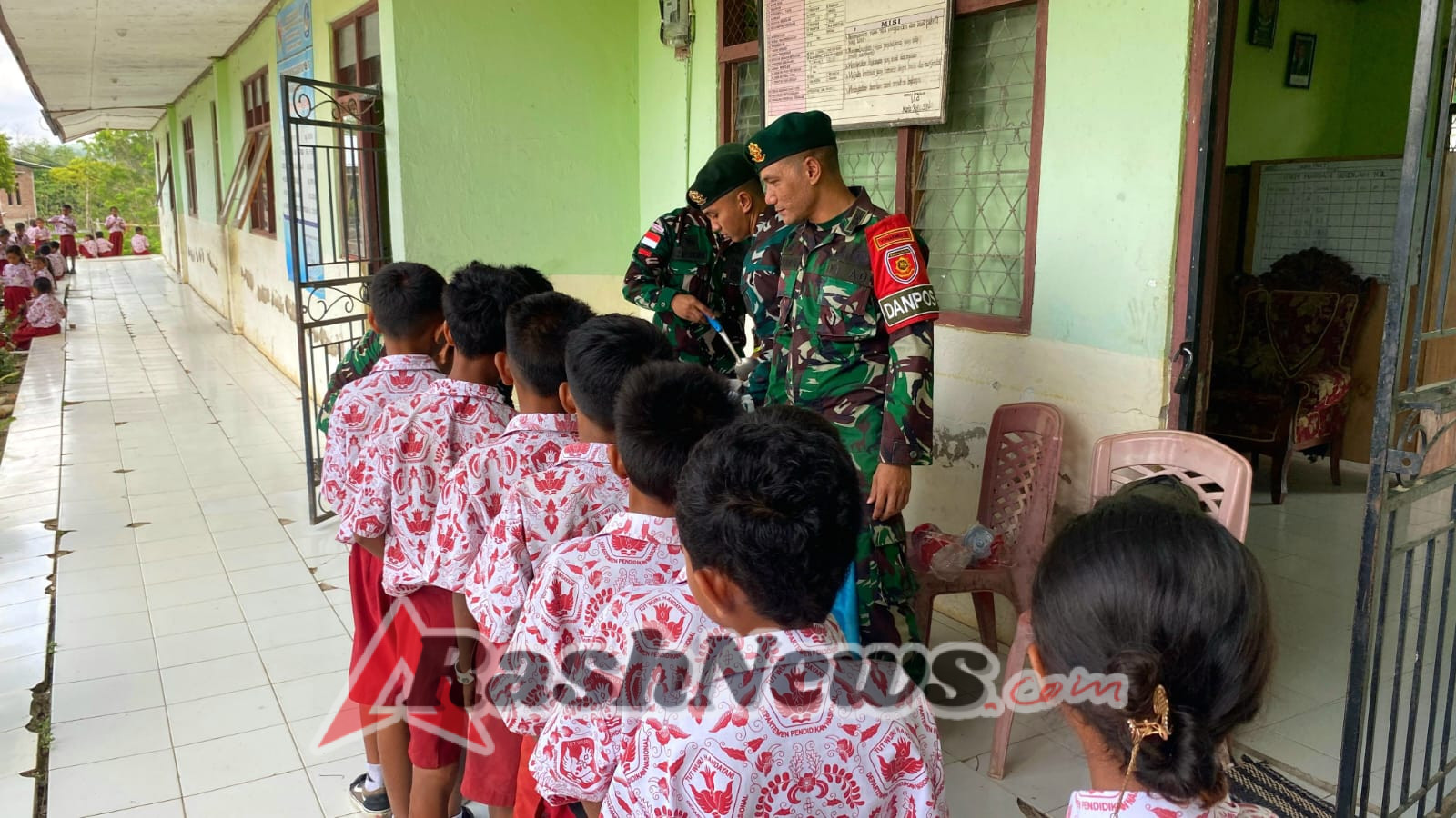 Cinta Tanah Air Dimulai dari Senyum Anak Sekolah, Pos Salore Berbagi Bubur Kacang Ijo di SDN 1 Salore