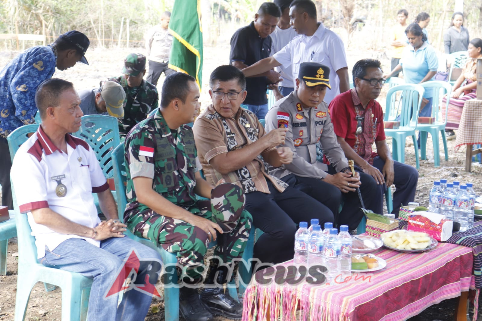 ‎Babinsa Koramil 1615-11/Aikmel Tinjau Dapur Produksi Makan Bergizi Gratis di Desa Mamben Daya