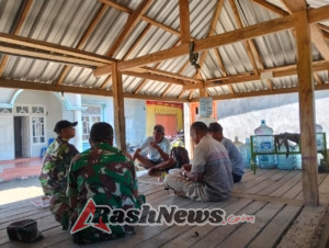Babinsa Koramil 1628-05/Jereweh Tingkatkan Pembinaan Teritorial Melalui Komsos