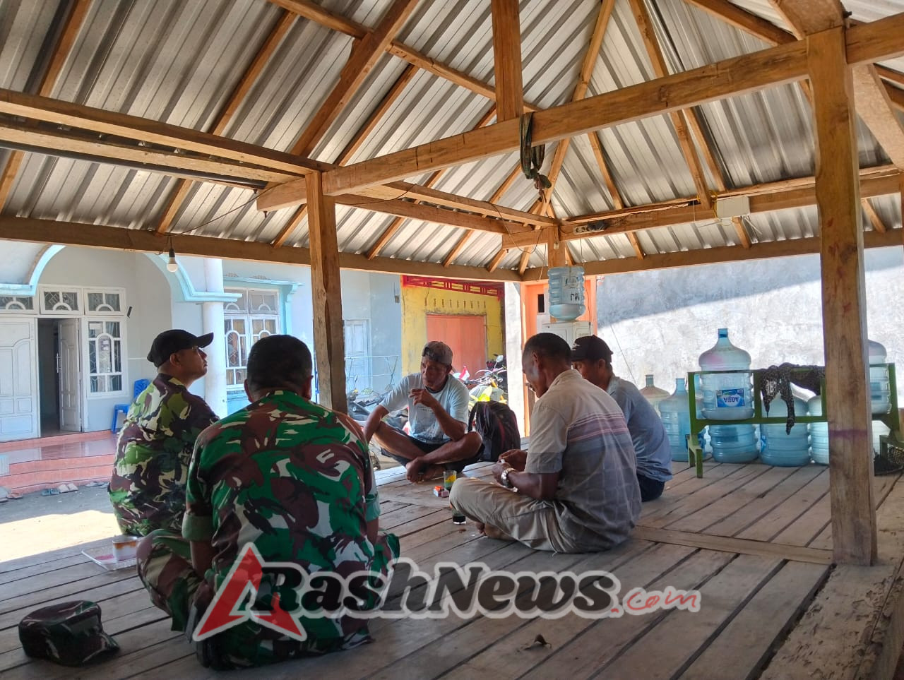 Babinsa Koramil 1628-05/Jereweh Tingkatkan Pembinaan Teritorial Melalui Komsos