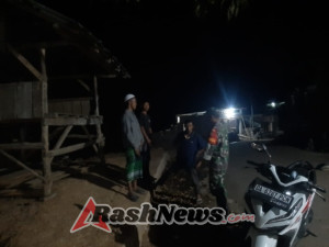 Ronda Malam Bersama Warga Desa Monggo, Babinsa Sertu Heriyanto Dorong Silaturahmi dan Pantau Anak Muda