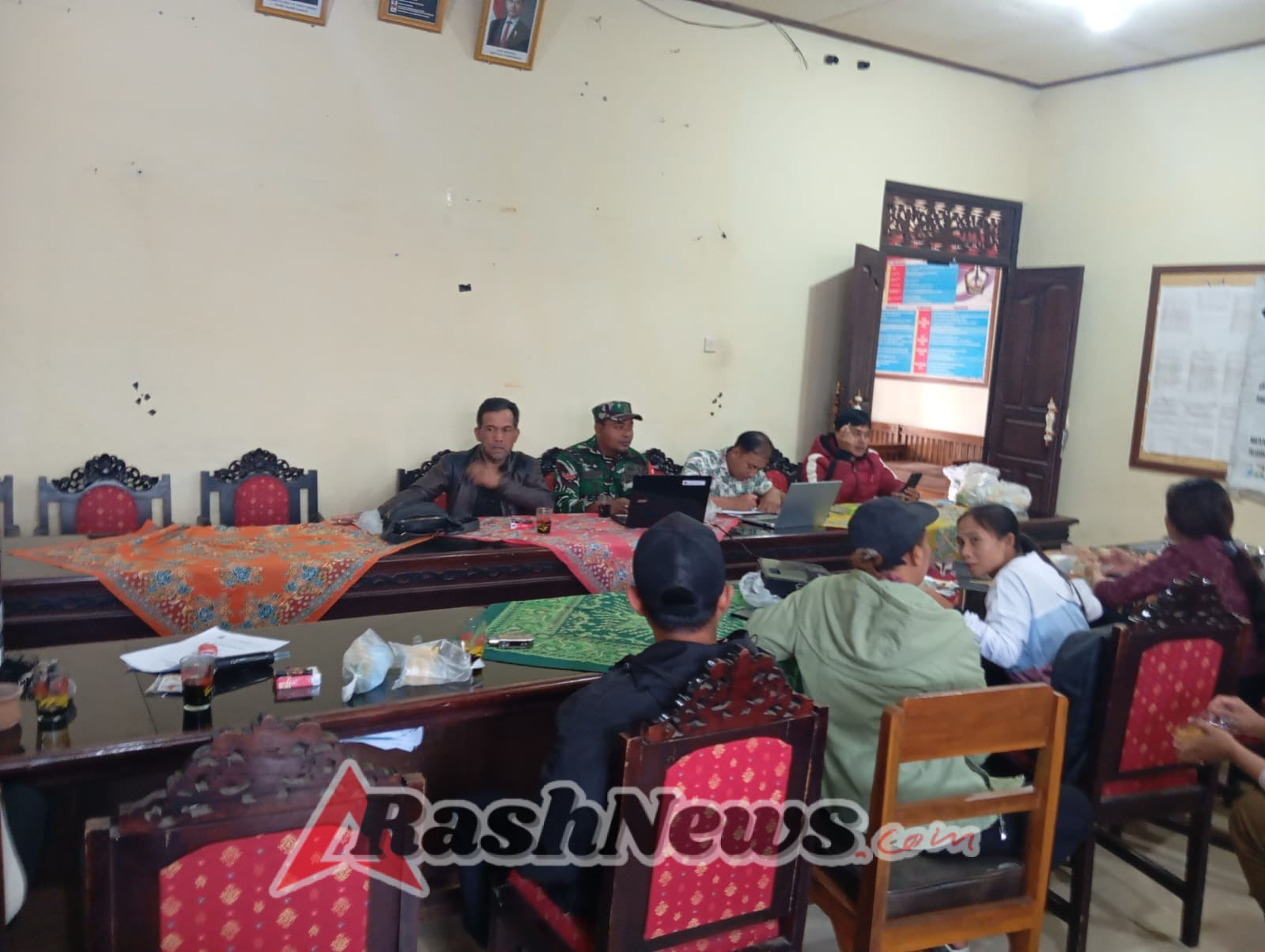 Sinergi Babinsa dan Pemerintah Desa Belancan dalam Rapat Pembentukan Tim SDGs Tahun 2025