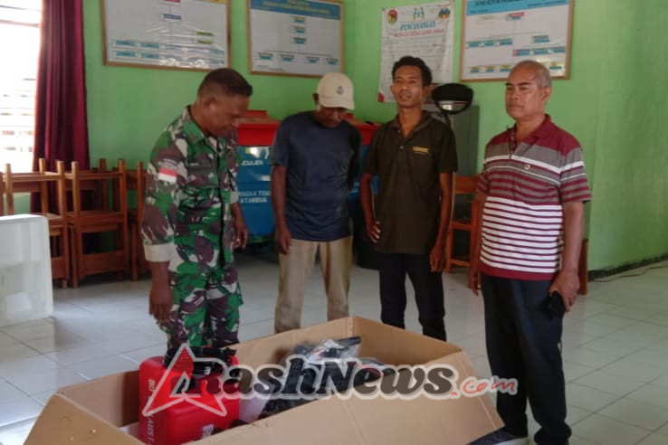 Dampingi Penyerahan Bantuan Mesin Perahu, Babinsa Dukung Peningkatan Kesejahteraan Nelayan