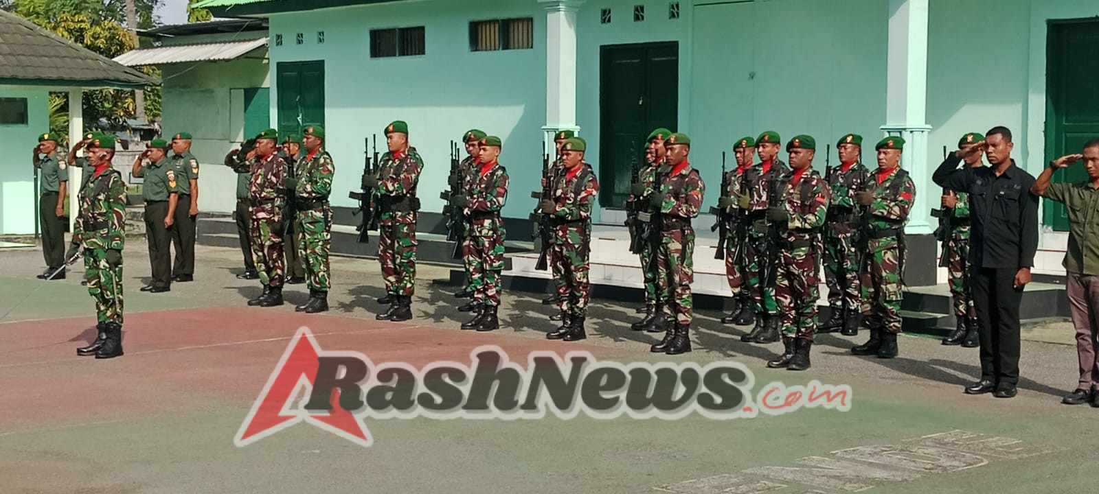 Sinergi dan Kepedulian, Babinsa Koramil 1628-04/Poto Tano Pastikan Aktivitas Penyeberangan Aman dan Kondusif