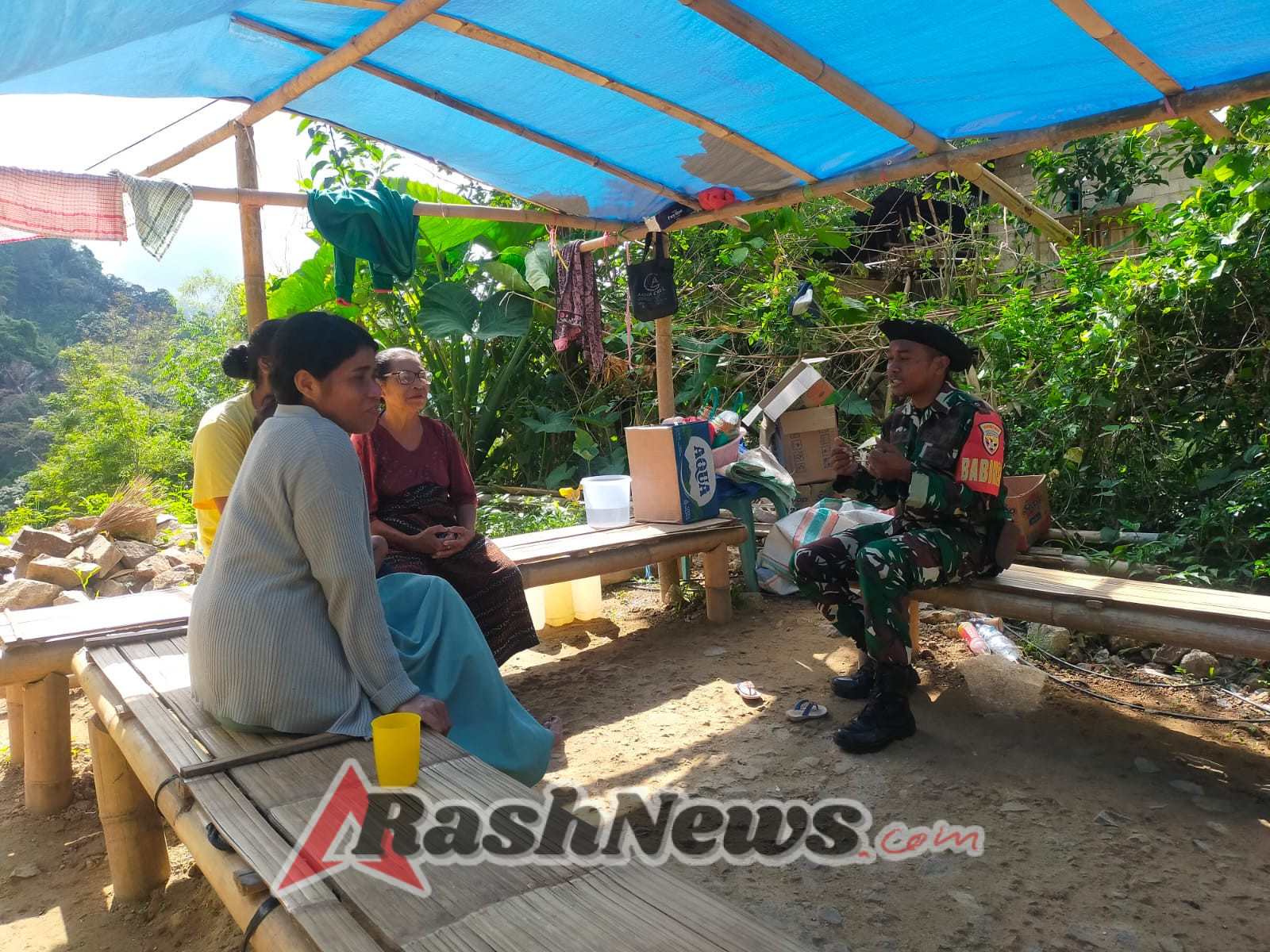 TNI AD Hadir di Tengah Masyarakat, Jaga Keamanan dan Bangun Komunikasi di Ende