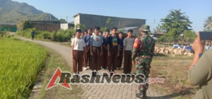 Pelatihan PBB Bersama Babinsa Kelurahan Bugis, Siswa SMP IT Imam Syafii Antusias Latihan Disiplin dan Kekompaka