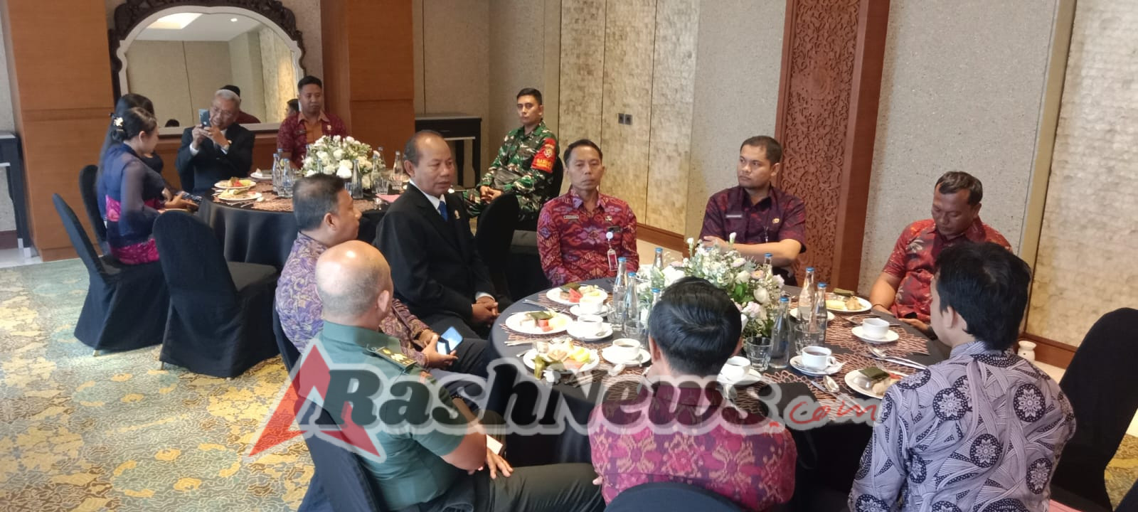 Babinsa dan Aparat Wilayah Hadiri Wisuda Spirit International College, Wujud Kepedulian pada Dunia Pendidikan